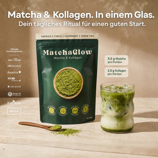 MatchaGlow Matcha mit Kollagen neben einem Matcha Latte